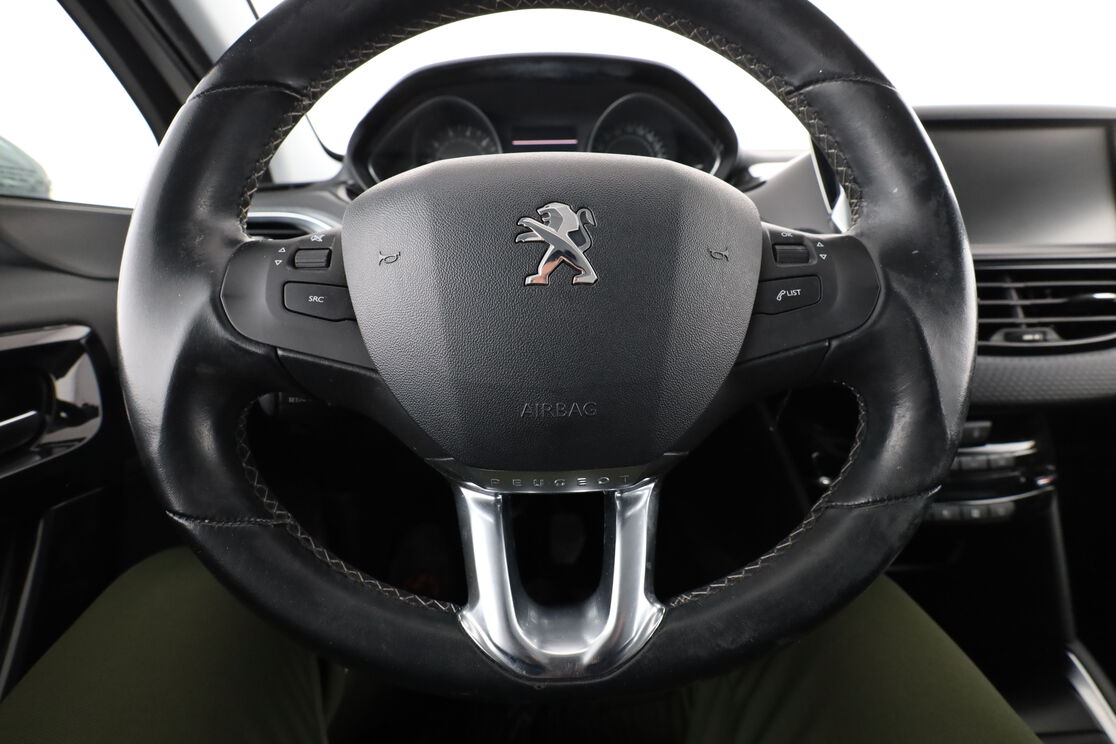Peugeot 208 1.2 PureTech Allure Business – Image 5