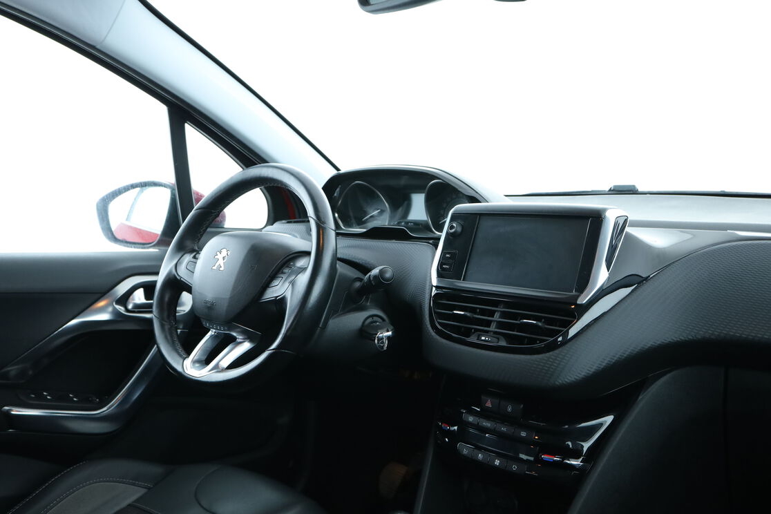 Peugeot 2008 1.2 PureTech Allure – Image 3