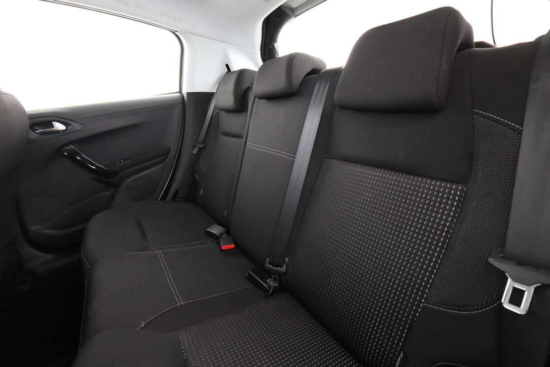 Peugeot 208 1.2 PureTech Allure Business – Image 6